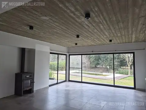 Casa en Venta con 4 cocheras