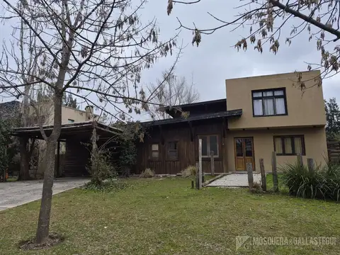 Santa Catalina, escriturada.3 dormitorios en suite,5 baños, salida a lagunita natural .
