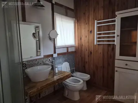 Santa Catalina, escriturada.3 dormitorios en suite,5 baños, salida a lagunita natural .