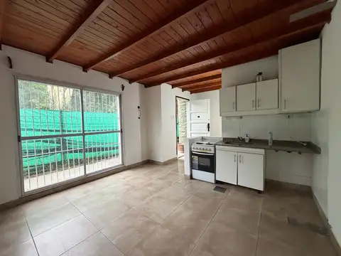 Depto Tipo Casa en Alquiler con 1 cocheras