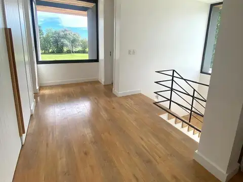 Casa en Alquiler Temporal con 4 cocheras