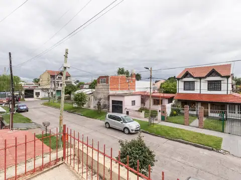 Depto Tipo Casa en Venta con 1 cocheras