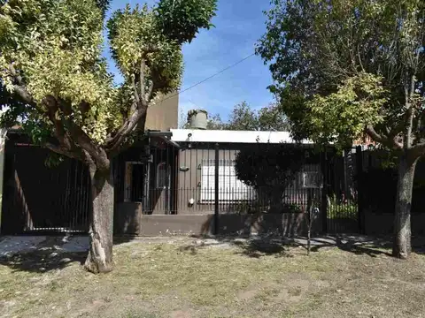 CASA EN VENTA, 4 AMBIENTES, FLORENCIO VARELA