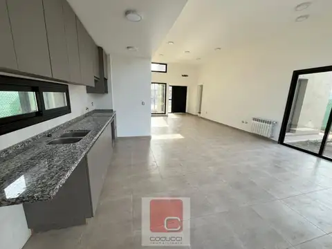 Casa 3 ambientes con 2 baños