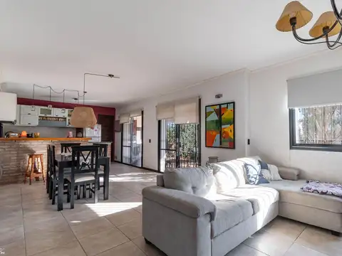 En venta Casa de 3 dormitorios con pileta, Roldan.