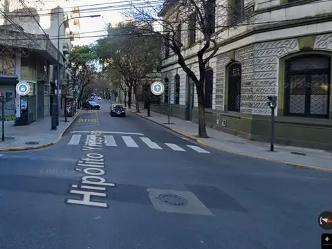 Avenida Hipólito Yrigoyen 2000