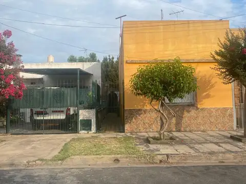 Departamento tipo casa en venta en Moron Sur