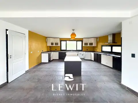 Casa en Venta con 2 cocheras