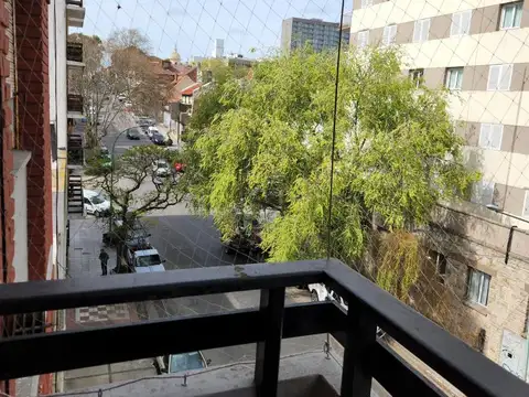 VENTA DEPARTAMENTO 4 AMBIENTES AL FRENTE CON COCHERA
