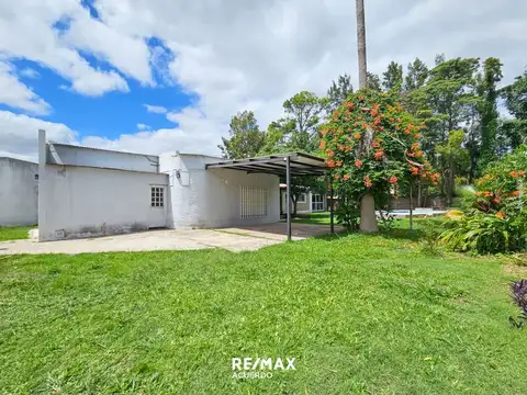 Venta CASA QUINTA sobre amplio terreno. 3 dorm.
