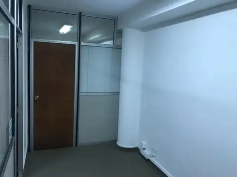 Oficina 5 ambientes con 1 baño