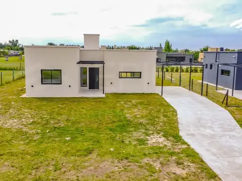 Casa 4 ambientes con 2 baños