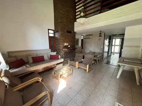 Casa en Venta con 1 cochera
