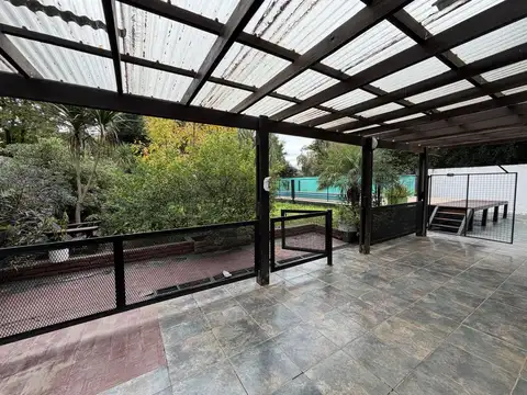 Casa en Alquiler con 1 cochera