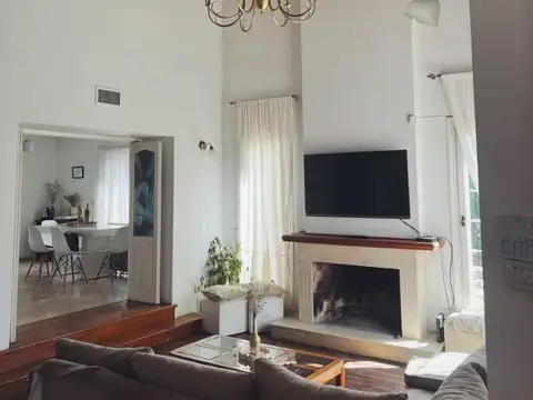 Casa 6 ambientes con 3 baños