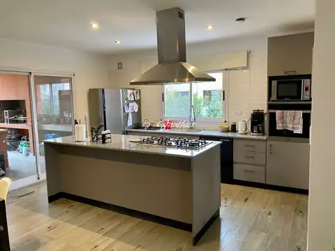 Casa en Venta en El Canton, USD 249.000