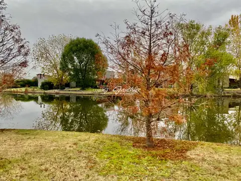 El Cantón Barrio Puertos 300