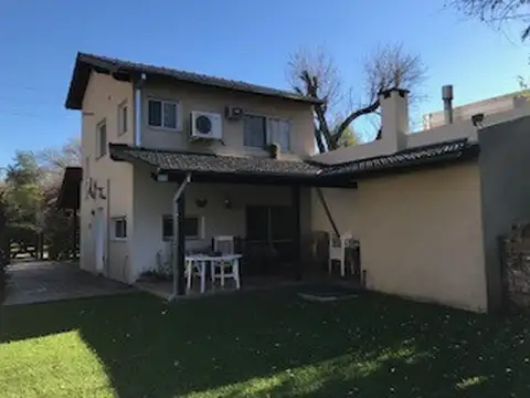 Casa en Venta en Los Robles del Monarca, USD 165.000