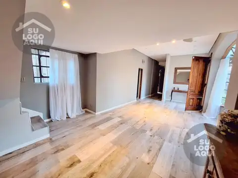 Casa en Venta con 2 cocheras
