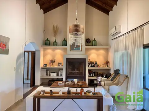 Casa 5 ambientes con 2 baños