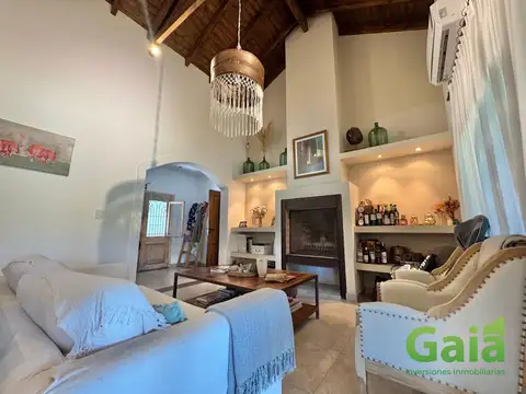 Casa en Venta con 2 cocheras