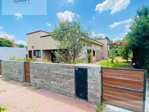Casa 8 ambientes con 3 baños