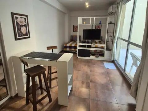 Amplio Monoambiente Divisible con  Patio apto parrilla