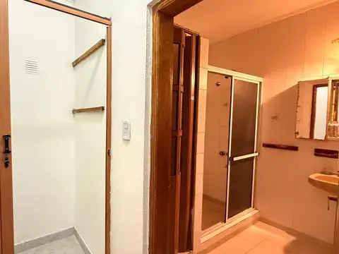Casa en venta 3 dorm, 2 baños, cochera y patio
