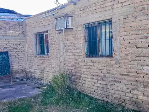 Casa mas depto. B° Roque Saenz Peña, Santa Lucia
