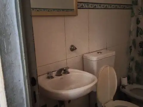 Casa 5 ambientes con 1 baño
