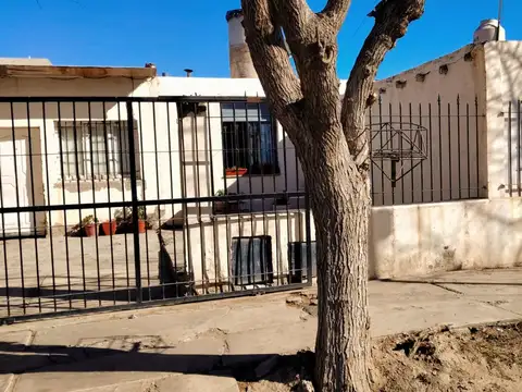 Casa mas depto. B° Roque Saenz Peña, Santa Lucia