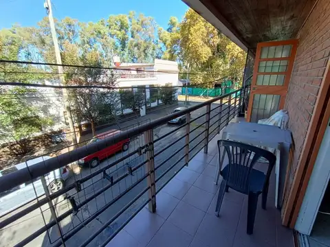 DEPARTAMENTO EN VENTA CON BALCON SANTOS LUGARES.