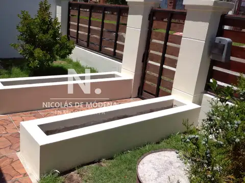 LINDA CASA VIVIENDA PERMANENTE BARRIO ZONA BOULEVARD ARTIGAS Y VIALIDAD.