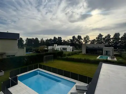 Casa 5 ambientes con 3 baños