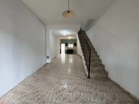 Alquiler de Vivienda con Planta Alta y Patio