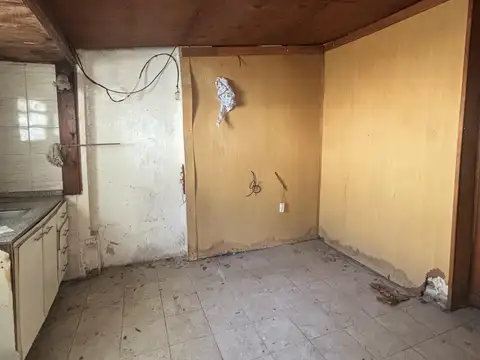 Venta Departamento  de pasillo de 2 Dormitorios Patio A Reciclar. España y Hospitales