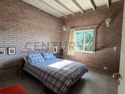 Casa en Alquiler con 3 cocheras
