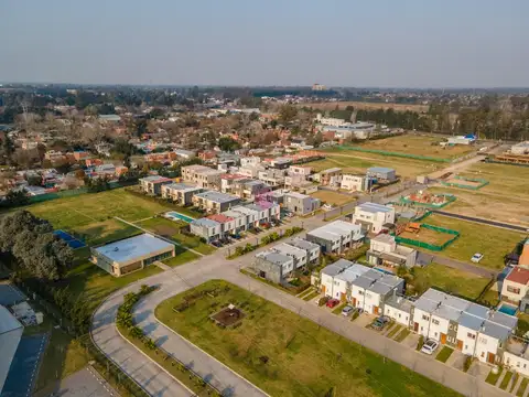 DUPLEX EN VENTA SPRING PARK PILAR