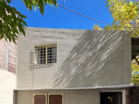 Casa en venta a refaccionar. Barrio El Progreso 