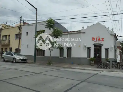 CASA EN VENTA CON LOCAL COMERCIAL- MACROCENTRO