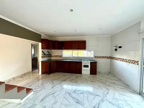 Casa 5 ambientes con 4 baños