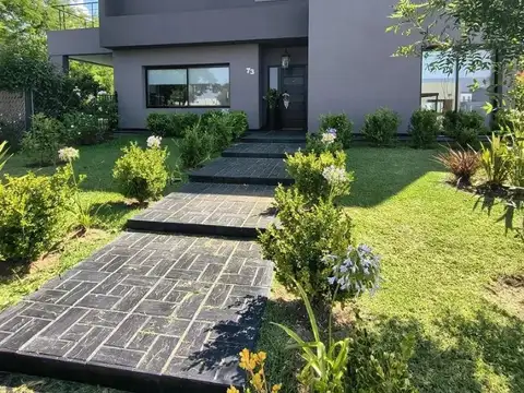 Exelente casa en venta, Santa Maria, Pilar Del Este