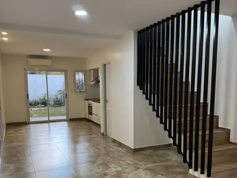 Depto Tipo Casa en Alquiler de 2 dormitorios