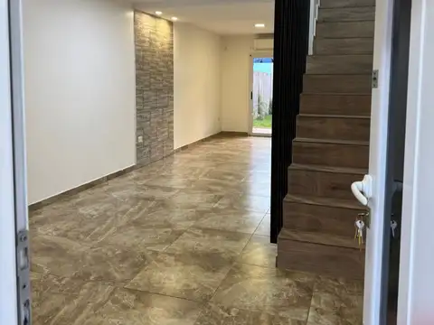 Depto Tipo Casa en Alquiler de 3 ambientes