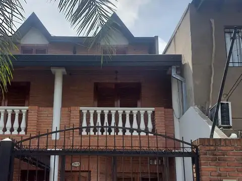 TRIPLEX 4 AMB PATIO COCHERA