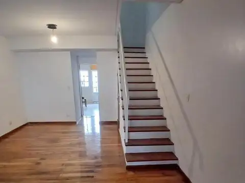 Depto Tipo Casa 4 ambientes con 2 baños
