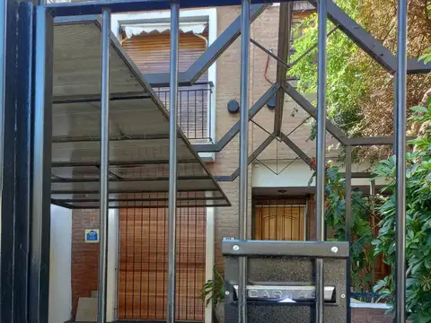 Depto Tipo Casa en Alquiler de 4 ambientes