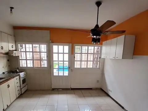 Depto Tipo Casa en Alquiler con 1 cocheras
