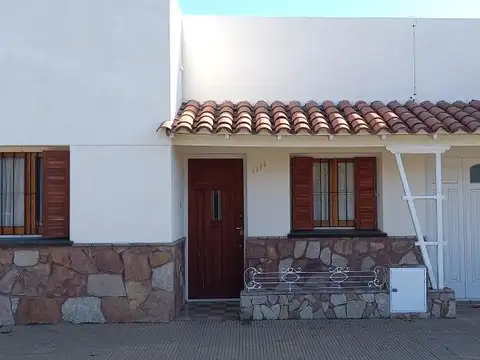 Casa en venta - 2 Dormitorios 1 Baños 2 Cocheras - 300Mts2 - Necochea