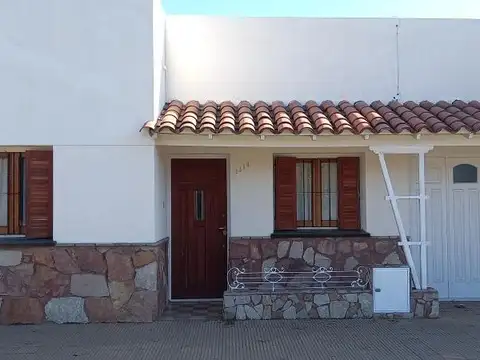 Casa en venta - 2 Dormitorios 1 Baños 2 Cocheras - 300Mts2 - Necochea
